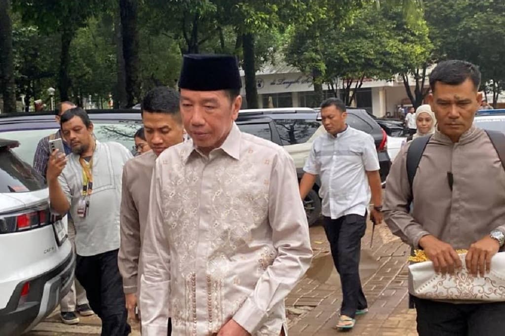 Jokowi Salat Idul Fitri di Masjid Al-Bina GBK, Disambut Hangat Jemaah Jokowi Salat Idul Fitri di Masjid Al-Bina GBK, Disambut Hangat Jemaah