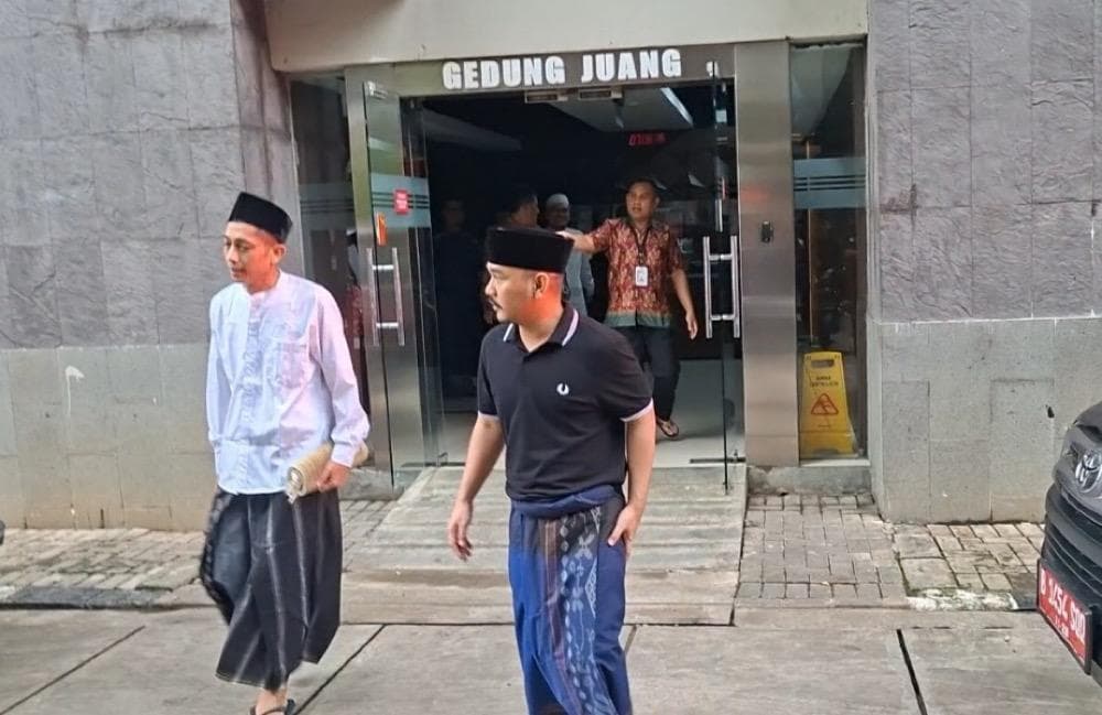 Momen Tahanan KPK Salat Id di Gedung Merah Putih, Eks Menag Yaqut Tak Tampak Momen Tahanan KPK Salat Id di Gedung Merah Putih, Eks Menag Yaqut Tak Tampak