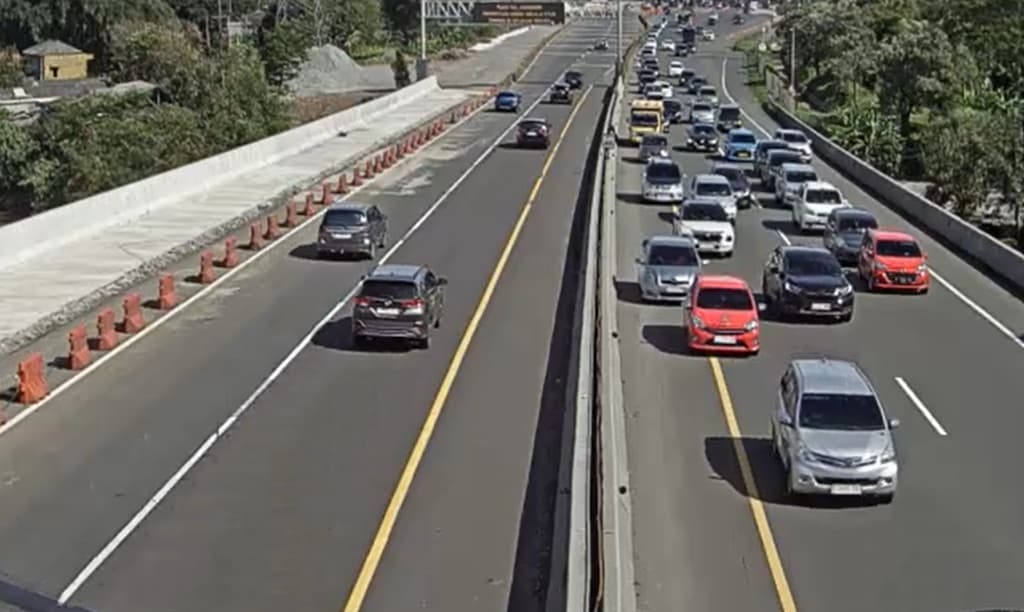 Padat Merayap, Lalin Puncak Bogor Berlaku One Way Arah Naik Pagi Ini Padat Merayap, Lalin Puncak Bogor Berlaku One Way Arah Naik Pagi Ini