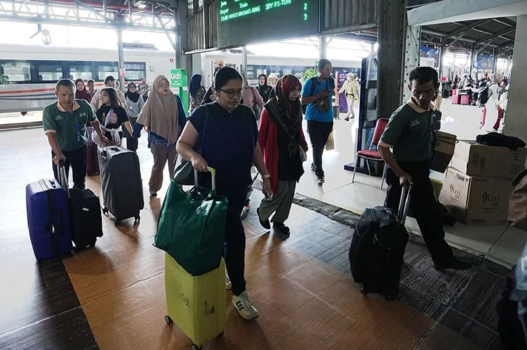 Penumpang Kereta Api Membeludak di Semarang saat Lebaran, Tembus 125.265 Orang Penumpang Kereta Api Membeludak di Semarang saat Lebaran, Tembus 125.265 Orang