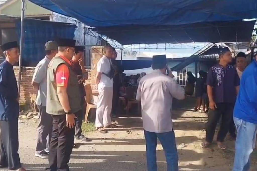 Kronologi Petugas Damkar Gugur di Sumbawa, Tersengat Listrik saat Padamkan Api Kronologi Petugas Damkar Gugur di Sumbawa, Tersengat Listrik saat Padamkan Api