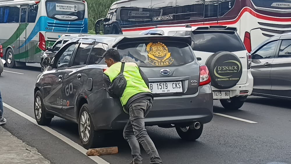 Lingkar Gentong Macet Parah, Banyak Kendaraan Mogok hingga Tak Kuat Nanjak Lingkar Gentong Macet Parah, Banyak Kendaraan Mogok hingga Tak Kuat Nanjak