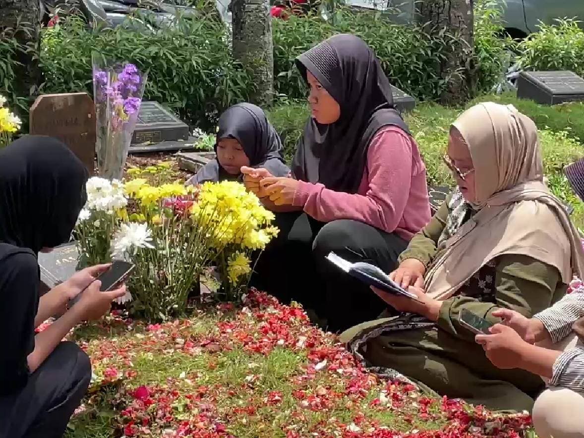 Sedih Banget, Cucu Mpok Nori 3 Kali Keguguran sebelum Tewas Mengenaskan Sedih Banget, Cucu Mpok Nori 3 Kali Keguguran sebelum Tewas Mengenaskan