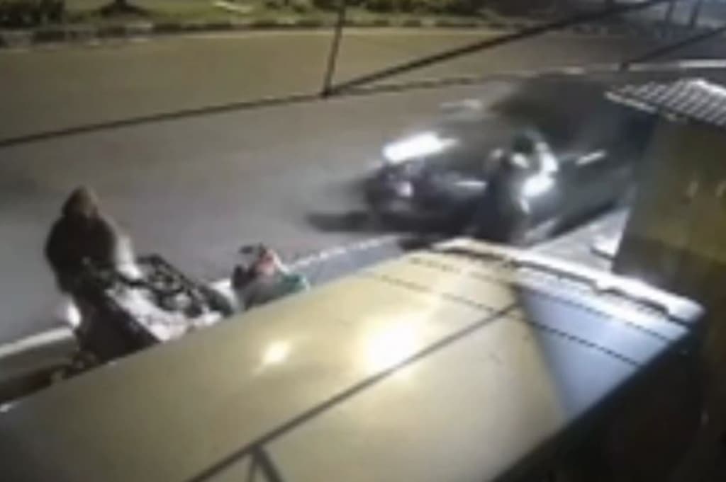 Kecelakaan Arus Balik di Sidoarjo, Mobil Tabrak Pedagang Sayur dan Warga hingga Tewas Kecelakaan Arus Balik di Sidoarjo, Mobil Tabrak Pedagang Sayur dan Warga hingga Tewas