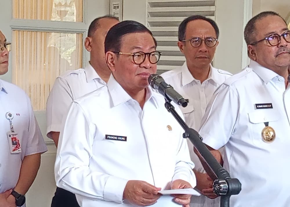 Heboh Mobil Parkir Liar di Monas Dikempesi, Pramono Minta Jukir Turut Ditindak Heboh Mobil Parkir Liar di Monas Dikempesi, Pramono Minta Jukir Turut Ditindak