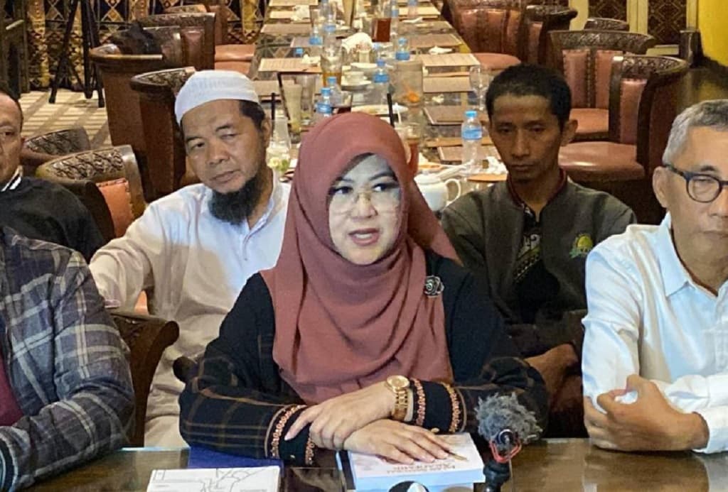 Dokter Tifa soal Isu Dapat Rp50 Miliar untuk Mainkan Isu Ijazah Jokowi: Fitnah yang Keji! Dokter Tifa soal Isu Dapat Rp50 Miliar untuk Mainkan Isu Ijazah Jokowi: Fitnah yang Keji!