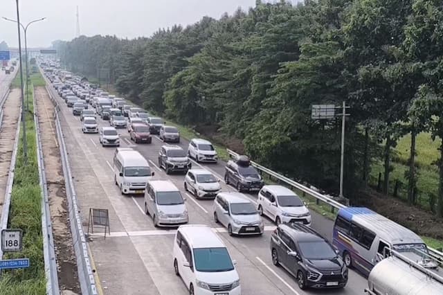 Tol Cipali Macet Parah Ratusan Km, One Way Diterapkan dari Tol Pejagan hingga Cikatama Tol Cipali Macet Parah Ratusan Km, One Way Diterapkan dari Tol Pejagan hingga Cikatama