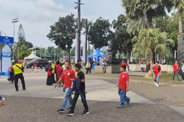 Suporter Timnas Indonesia Mulai Padati SUGBK Sejak Sore jelang Lawan Saint Kitts and Nevis Suporter Timnas Indonesia Mulai Padati SUGBK Sejak Sore jelang Lawan Saint Kitts and Nevis