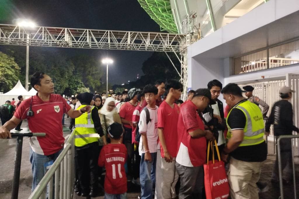 Suporter Sambut Antusias Era Baru Timnas Indonesia di Bawah John Herdman Suporter Sambut Antusias Era Baru Timnas Indonesia di Bawah John Herdman