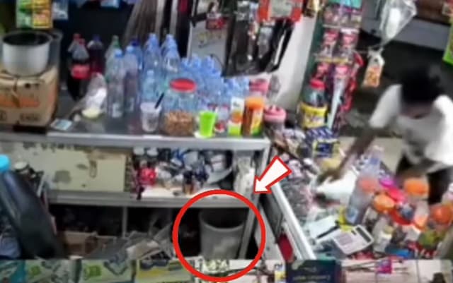 Tega! Pria Curi Uang Milik Nenek Penjual Sosis di Maros, Aksi Pelaku Terekam CCTV Tega! Pria Curi Uang Milik Nenek Penjual Sosis di Maros, Aksi Pelaku Terekam CCTV