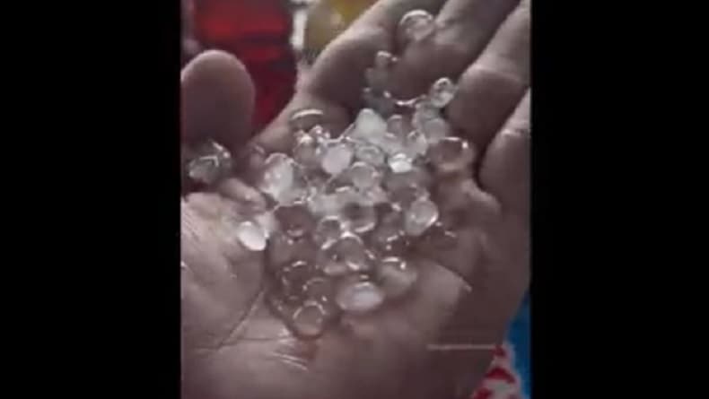 Hujan Es dan Angin Kencang Gegerkan Warga Dieng Banjarnegara, Ini Penjelasan BMKG Hujan Es dan Angin Kencang Gegerkan Warga Dieng Banjarnegara, Ini Penjelasan BMKG