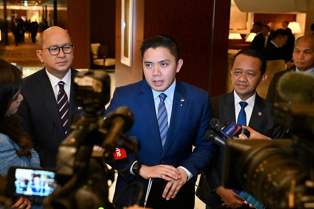 Fantastis! Teddy Ungkap Kunjungan Prabowo ke Jepang Hasilkan Investasi Rp380 Triliun Fantastis! Teddy Ungkap Kunjungan Prabowo ke Jepang Hasilkan Investasi Rp380 Triliun