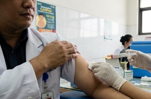 Dokter Internsip Meninggal karena Campak, Kemenkes Percepat Vaksinasi untuk Tenaga Medis Dokter Internsip Meninggal karena Campak, Kemenkes Percepat Vaksinasi untuk Tenaga Medis