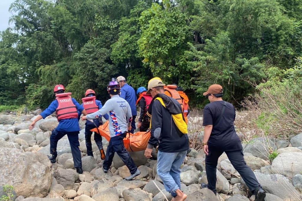 Tragedi di Sungai Kalimborang, Korban Kedua Mahasiswa Terseret Arus Ditemukan Tewas Tragedi di Sungai Kalimborang, Korban Kedua Mahasiswa Terseret Arus Ditemukan Tewas