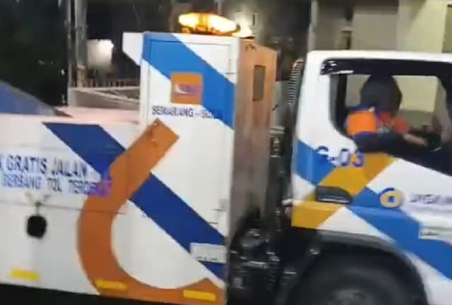 TMJ Tindak Oknum Derek yang Viral Pungli di Tol Semarang-Solo: Tak Ada Toleransi! TMJ Tindak Oknum Derek yang Viral Pungli di Tol Semarang-Solo: Tak Ada Toleransi!