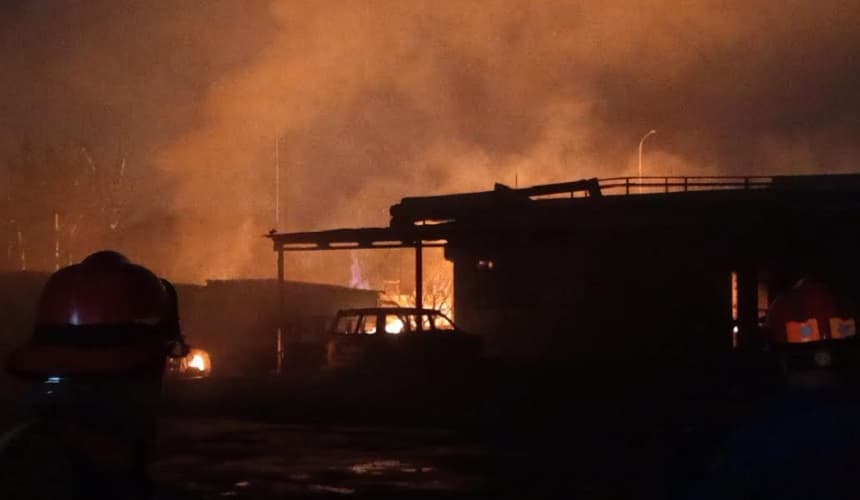 Kebakaran Landa Stasiun Pengisian Gas Elpiji Cimuning Bekasi, Api Masih Berkobar Kebakaran Landa Stasiun Pengisian Gas Elpiji Cimuning Bekasi, Api Masih Berkobar