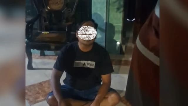 Satroni Istri Orang Tengah Malam, Oknum Perangkat Desa di Sidoarjo Digerebek Warga Satroni Istri Orang Tengah Malam, Oknum Perangkat Desa di Sidoarjo Digerebek Warga