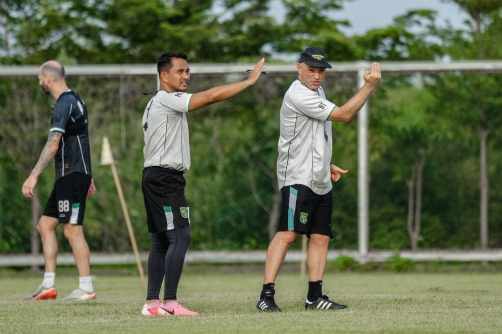 Kebobolan 15 Gol, Persebaya Fokus Perbaiki Pertahanan jelang Lawan Persita Kebobolan 15 Gol, Persebaya Fokus Perbaiki Pertahanan jelang Lawan Persita