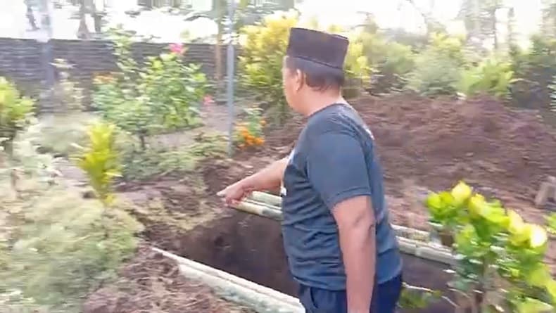 Jenazah Sertu Nur Ichwan Gugur di Lebanon Akan Dimakamkan di Dekat Ayahnya di Magelang Jenazah Sertu Nur Ichwan Gugur di Lebanon Akan Dimakamkan di Dekat Ayahnya di Magelang