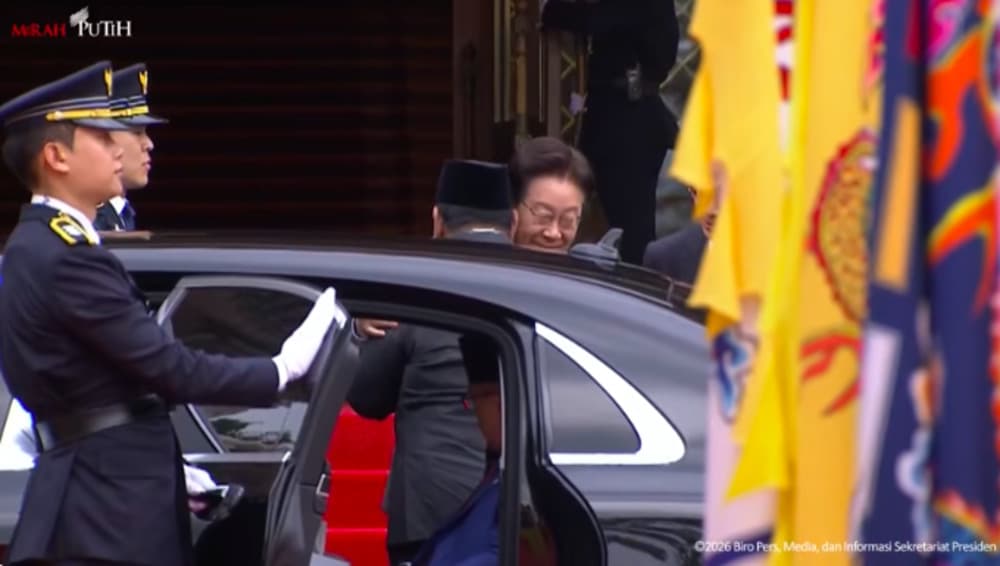 Prabowo Tiba di Istana Korsel, Disambut Pelukan Hangat Presiden Lee Jae-myung Prabowo Tiba di Istana Korsel, Disambut Pelukan Hangat Presiden Lee Jae-myung