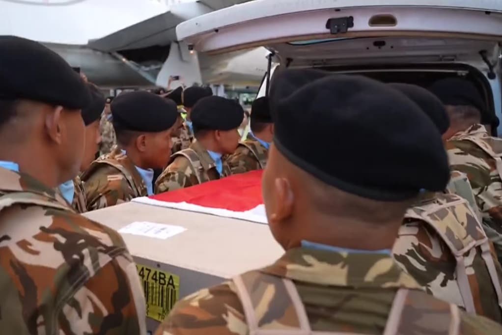 Breaking News: Jenazah 3 Prajurit TNI Gugur di Lebanon Tiba di Indonesia Breaking News: Jenazah 3 Prajurit TNI Gugur di Lebanon Tiba di Indonesia
