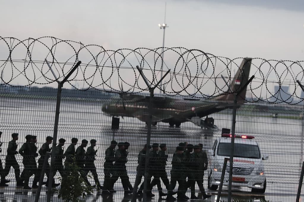 2 Pesawat TNI AU Siaga Antar 3 Prajurit Gugur di Lebanon ke Peristirahatan Terakhir 2 Pesawat TNI AU Siaga Antar 3 Prajurit Gugur di Lebanon ke Peristirahatan Terakhir