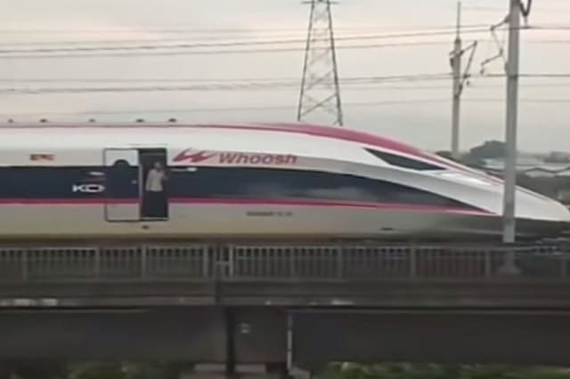 Whoosh Tiba-Tiba Berhenti di Jalur Layang Kopo, Ada Benda Asing Masuk Lintasan Whoosh Tiba-Tiba Berhenti di Jalur Layang Kopo, Ada Benda Asing Masuk Lintasan