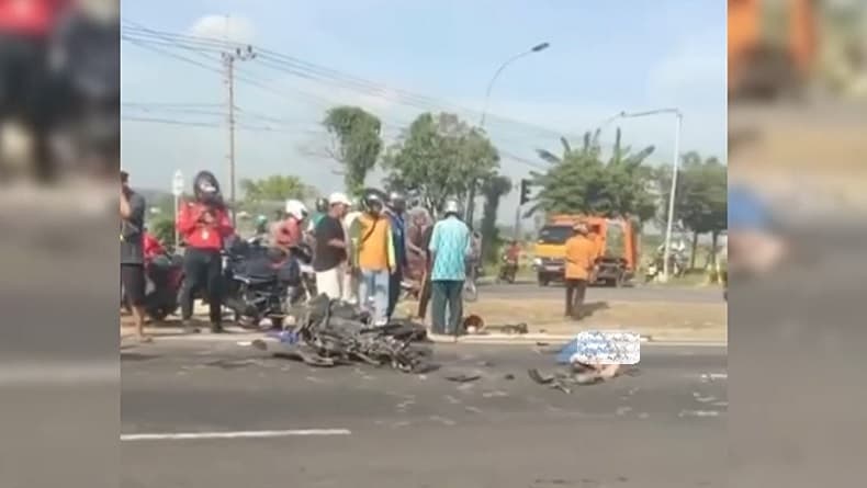 Kecelakaan di Ring Road Tuban, Pemotor Tertabrak Truk Tronton Kecelakaan di Ring Road Tuban, Pemotor Tertabrak Truk Tronton