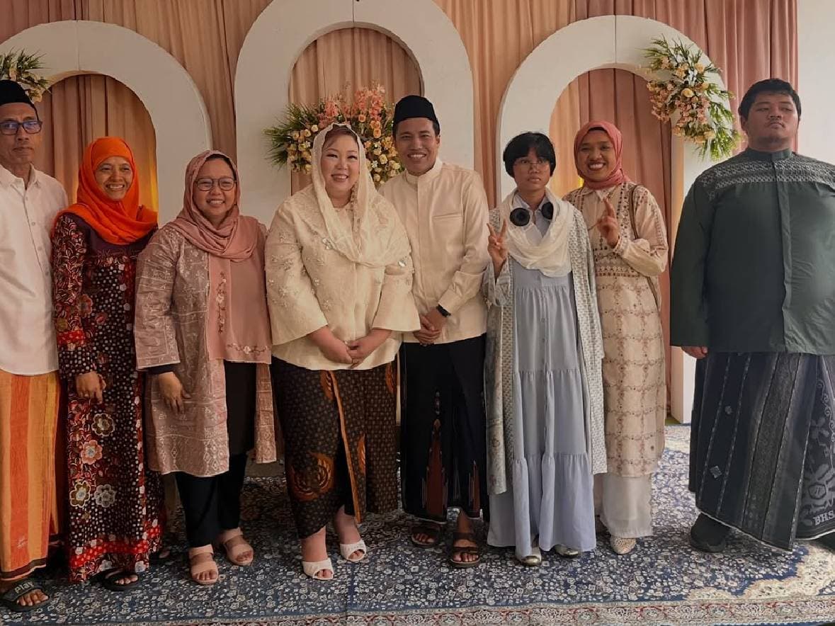 Potret Pernikahan Inayah Wahid dengan Kiai Ra Mamak yang Sederhana, Jauh dari Kesan Glamour! Potret Pernikahan Inayah Wahid dengan Kiai Ra Mamak yang Sederhana, Jauh dari Kesan Glamour!