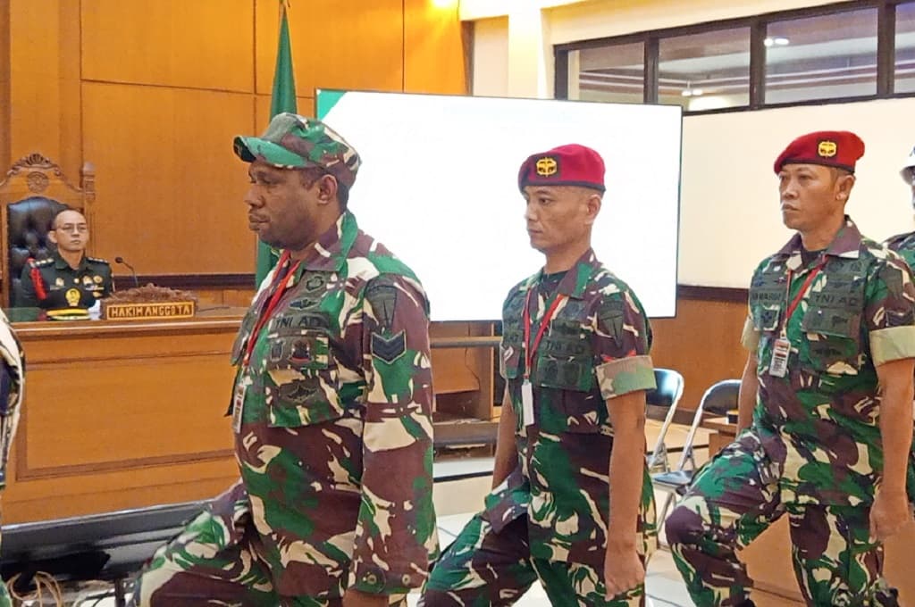 Penampakan 3 Oknum Kopassus Jalani Sidang Pembunuhan Kacab Bank BUMN Penampakan 3 Oknum Kopassus Jalani Sidang Pembunuhan Kacab Bank BUMN