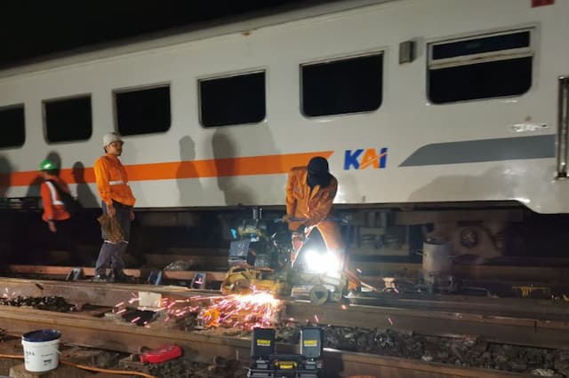 14 Jam Perbaikan, Jalur Kereta Api Bumiayu Kembali Normal usai KA Bangunkarta Anjlok 14 Jam Perbaikan, Jalur Kereta Api Bumiayu Kembali Normal usai KA Bangunkarta Anjlok
