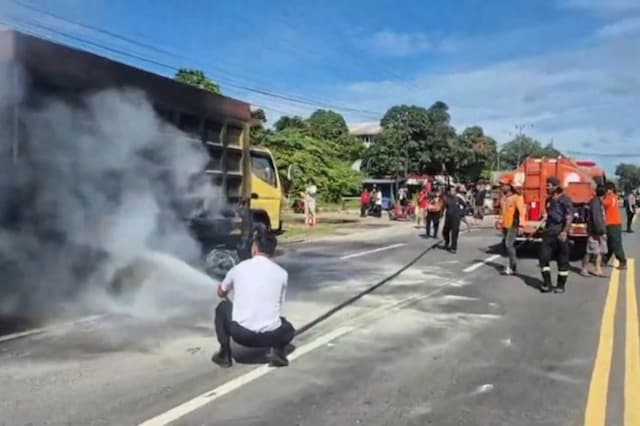 Kecelakaan di Palangka Raya, Motor Terseret Truk Sejauh 1 Km hingga Terbakar Kecelakaan di Palangka Raya, Motor Terseret Truk Sejauh 1 Km hingga Terbakar