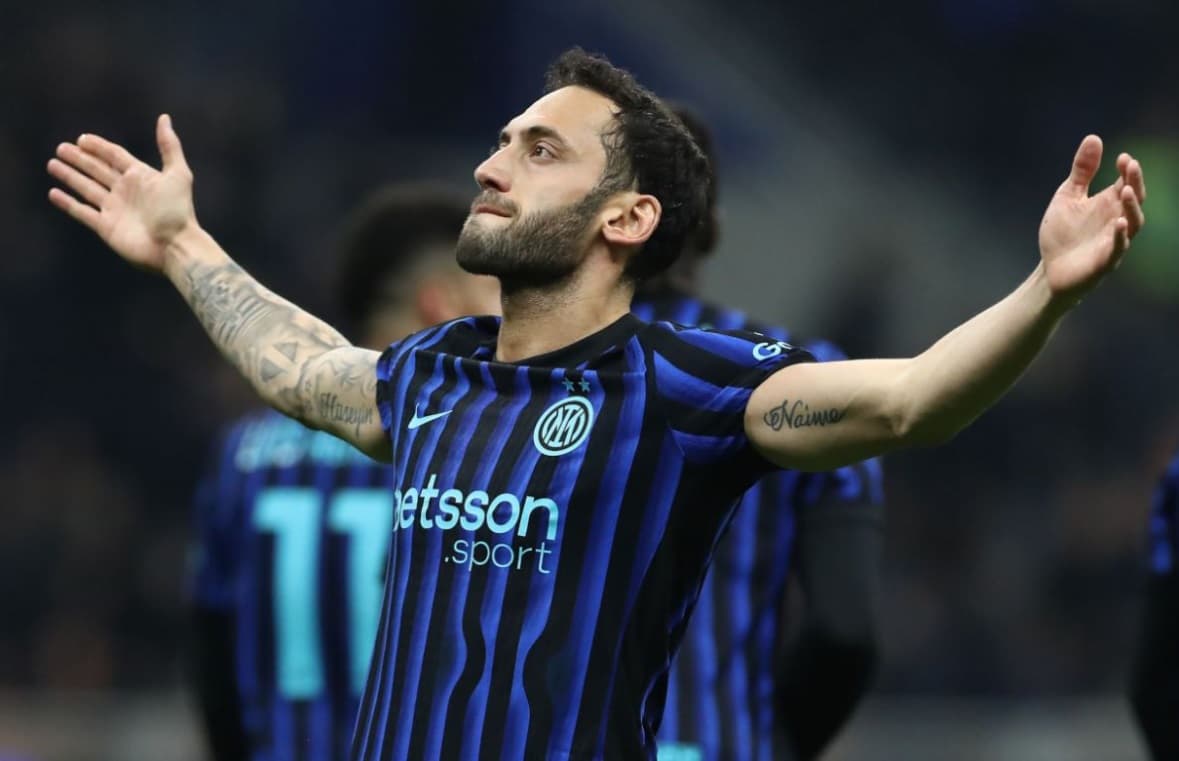 Inter Milan Ubah Sikap, Hakan Calhanoglu Kini Dipertahankan meski Diincar Galatasaray Inter Milan Ubah Sikap, Hakan Calhanoglu Kini Dipertahankan meski Diincar Galatasaray