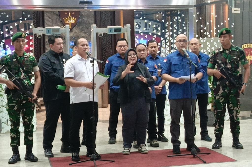 Kejagung Tetapkan 7 Tersangka Kasus Korupsi Petral, Termasuk Riza Chalid Kejagung Tetapkan 7 Tersangka Kasus Korupsi Petral, Termasuk Riza Chalid