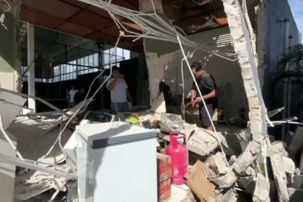 Duar! Ledakan Terjadi di Lapangan Padel Ciangsana Bogor, Tembok Sekolah Hancur Duar! Ledakan Terjadi di Lapangan Padel Ciangsana Bogor, Tembok Sekolah Hancur