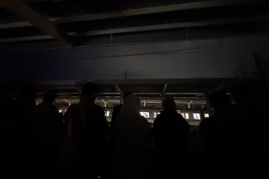 Stasiun Duri Sempat Gelap akibat Listrik Padam, Layanan KRL Dipastikan Normal Stasiun Duri Sempat Gelap akibat Listrik Padam, Layanan KRL Dipastikan Normal