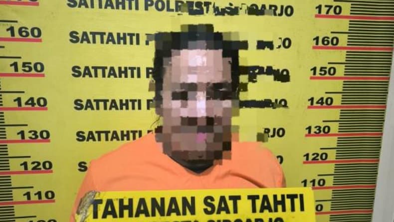 Pesta Miras Berujung Petaka di Sidoarjo, Pria Mengamuk dengan Celurit Lukai 2 Orang Pesta Miras Berujung Petaka di Sidoarjo, Pria Mengamuk dengan Celurit Lukai 2 Orang