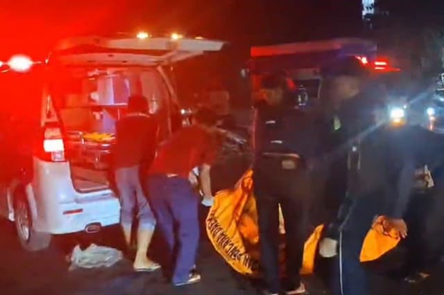 Tragis! Pemotor Tewas Tersetrum usai Tertimpa Tiang Listrik Roboh Ditabrak Mobil di Sidoarjo Tragis! Pemotor Tewas Tersetrum usai Tertimpa Tiang Listrik Roboh Ditabrak Mobil di Sidoarjo