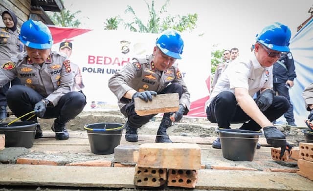 Sambut Hari Bhayangkara 2026, Kapolda Sumsel Bedah 40 Rumah Warga Kurang Mampu Sambut Hari Bhayangkara 2026, Kapolda Sumsel Bedah 40 Rumah Warga Kurang Mampu