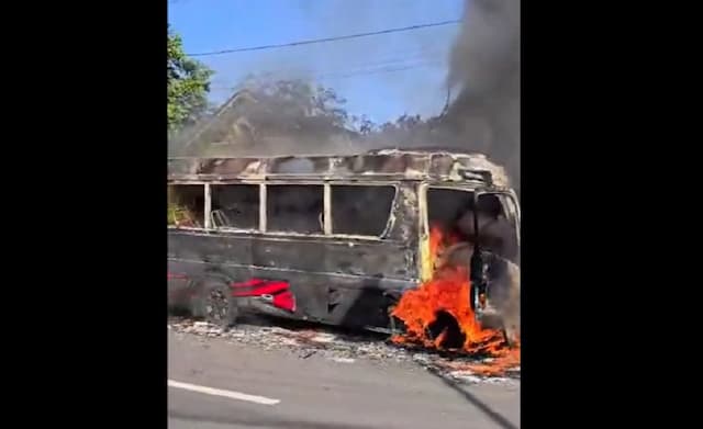 Kronologi Minibus L300 Angkut Puluhan Emak-Emak Terbakar di Jember, Sopir Teriak Api Kronologi Minibus L300 Angkut Puluhan Emak-Emak Terbakar di Jember, Sopir Teriak Api
