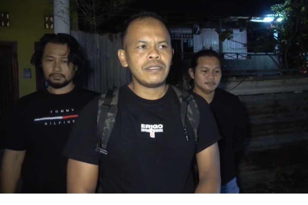 Brutal! Pria di Makassar Ngamuk karena Judol, Tebas Sepupu hingga Tewas dan Lukai Istri Brutal! Pria di Makassar Ngamuk karena Judol, Tebas Sepupu hingga Tewas dan Lukai Istri