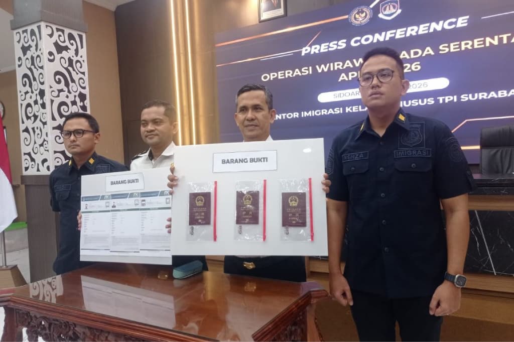 3 WNA Asal China Diamankan Imigrasi Surabaya, Diduga Langgar Izin Tinggal 3 WNA Asal China Diamankan Imigrasi Surabaya, Diduga Langgar Izin Tinggal