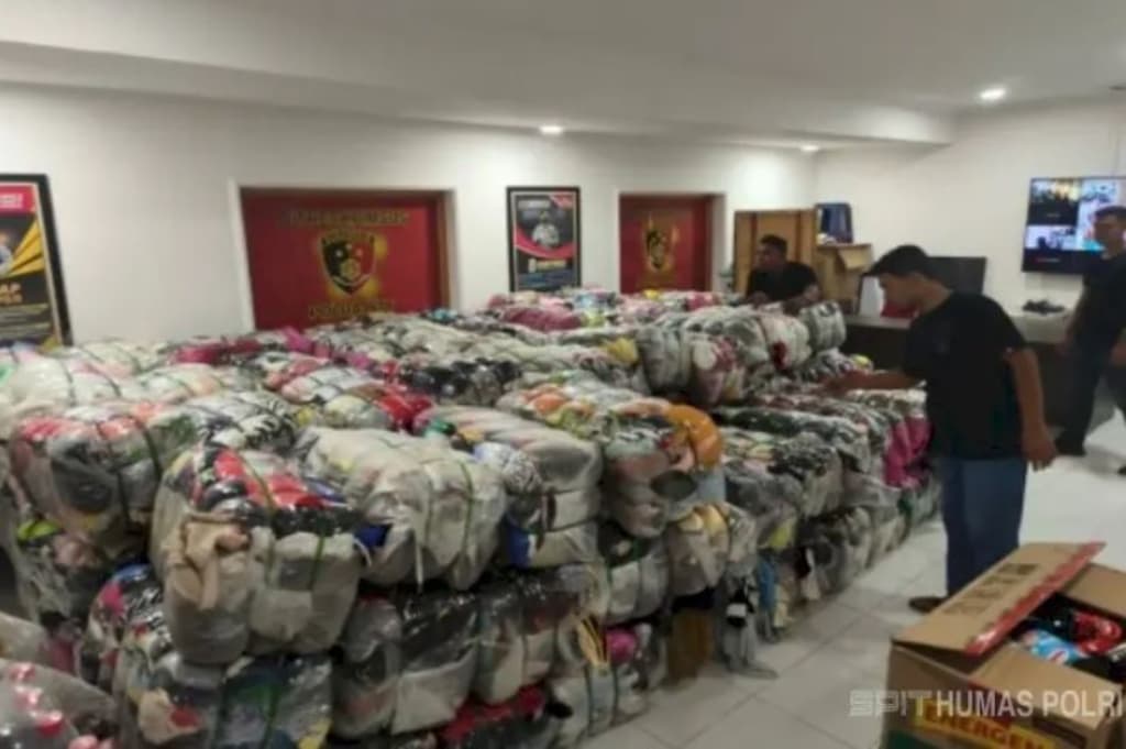 Terbongkar! Polda NTT Gagalkan Pakaian Bekas Impor, 157 Ballpress Disita Terbongkar! Polda NTT Gagalkan Pakaian Bekas Impor, 157 Ballpress Disita