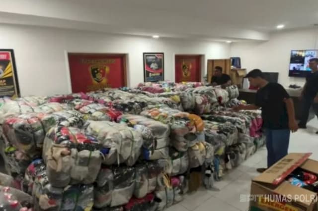 Terbongkar! Polda NTT Gagalkan Pakaian Bekas Impor, 157 Ballpress Disita Terbongkar! Polda NTT Gagalkan Pakaian Bekas Impor, 157 Ballpress Disita