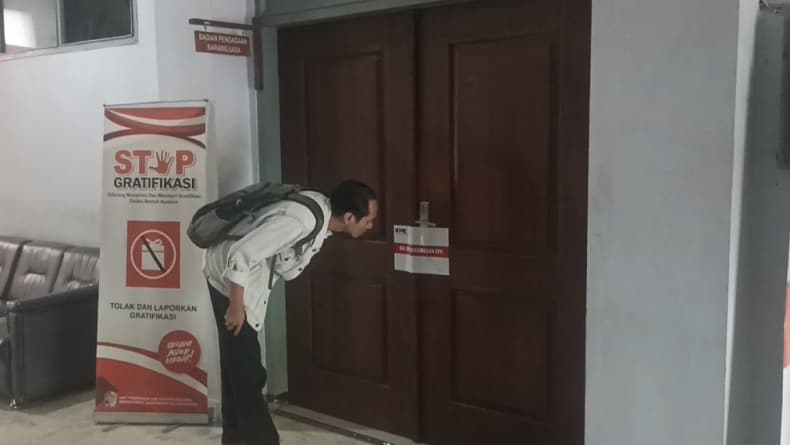 Usai OTT KPK, Sejumlah Ruangan di Pemkab Tulungagung Masih Disegel Usai OTT KPK, Sejumlah Ruangan di Pemkab Tulungagung Masih Disegel