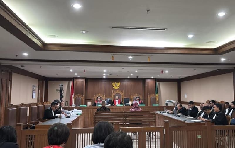 2 Terdakwa Korupsi LNG Dituntut 6,5 dan 5,5 Tahun Penjara 2 Terdakwa Korupsi LNG Dituntut 6,5 dan 5,5 Tahun Penjara