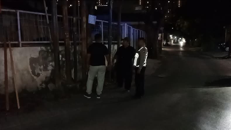 Tragis! Remaja Tewas Tersengat Listrik Tiang Lampu Jalan di Surabaya Tragis! Remaja Tewas Tersengat Listrik Tiang Lampu Jalan di Surabaya