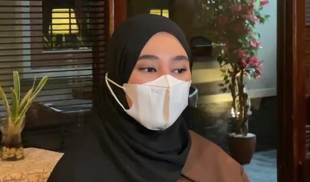 Clara Shinta Pilih Bungkam soal Orang Ketiga usai Jalani Mediasi Cerai Clara Shinta Pilih Bungkam soal Orang Ketiga usai Jalani Mediasi Cerai