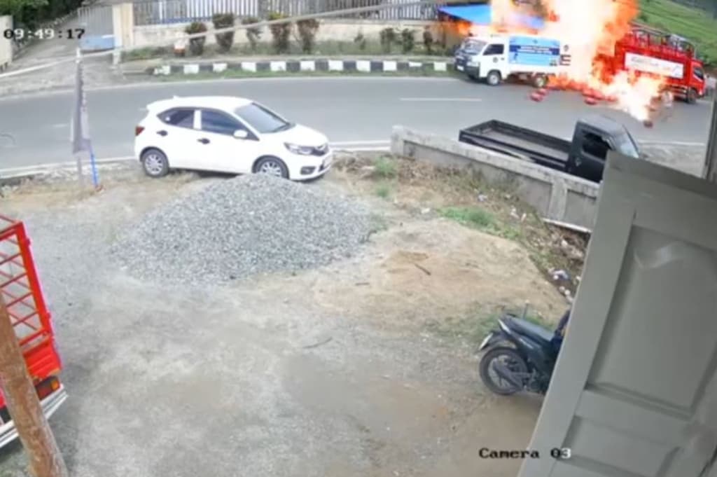 Viral Tabung Gas Elpiji Meledak dan Terbakar di Sungai Penuh Jambi, 2 Orang Luka-Luka Viral Tabung Gas Elpiji Meledak dan Terbakar di Sungai Penuh Jambi, 2 Orang Luka-Luka