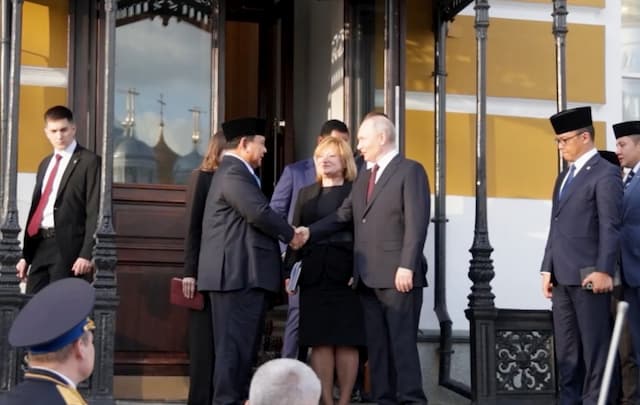 Momen Akrab Putin Antar Kepulangan Prabowo Langsung ke Mobil Momen Akrab Putin Antar Kepulangan Prabowo Langsung ke Mobil